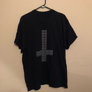 BLACK SCALE L TSHIRT SECRETS AND LIES CROSS.